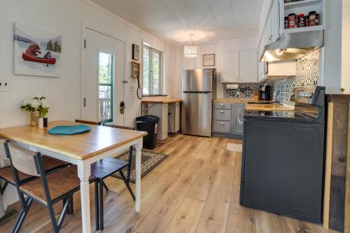 Higgins Lake Cottage with Private Fire Pit and Grill! in Roscommon, USA