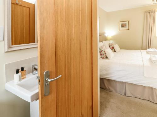 Cross Cottage Durham - image 12