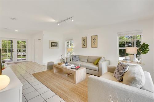 Garden Home with Expansive Yard & Gazebo! in Fort Lauderdale, USA