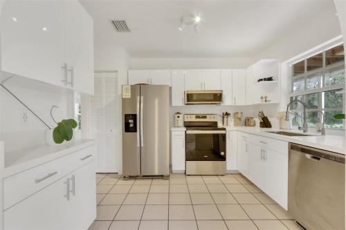Garden Home with Expansive Yard & Gazebo! in Fort Lauderdale, USA