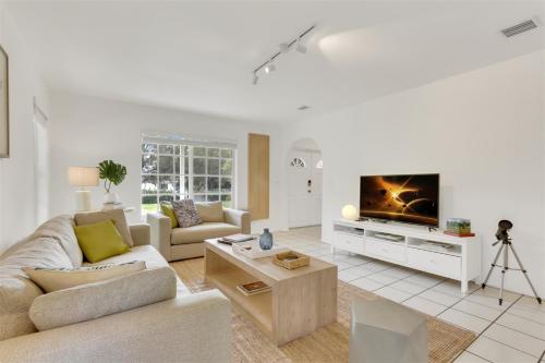 Garden Home with Expansive Yard & Gazebo! in Fort Lauderdale, USA