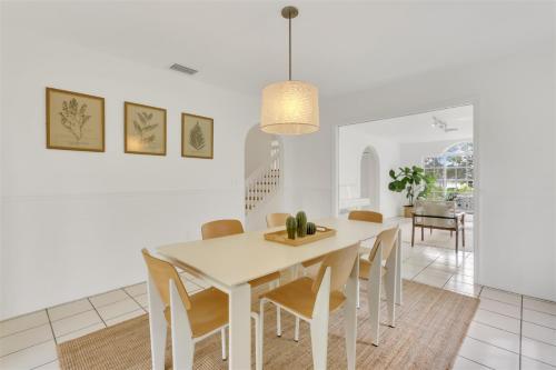 Garden Home with Expansive Yard & Gazebo! in Fort Lauderdale, USA