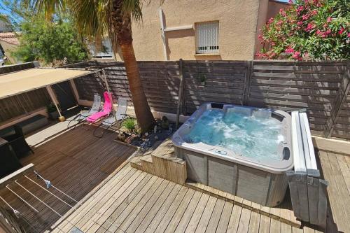 Sud-vacances: Villa 5 chambres première ligne avec jaccuzzi - Location, gîte - Frontignan