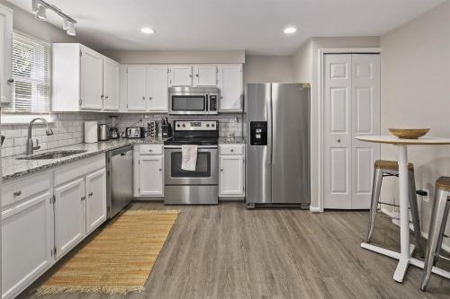 Luxury End Unit Townhome Just 40 Minutes from DC, Pet-Friendly, Privacy Fenced