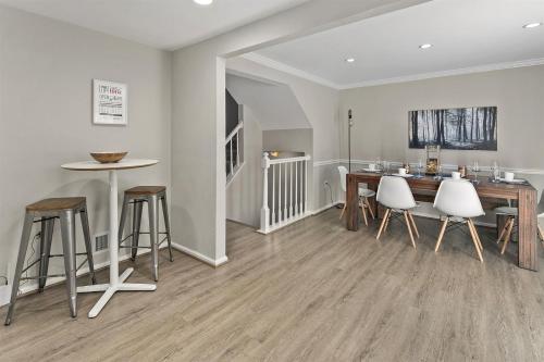 Luxury End Unit Townhome Just 40 Minutes from DC, Pet-Friendly, Privacy Fenced