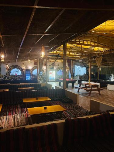 Étterem, Magic land taba camp in Qesm Nwebaa