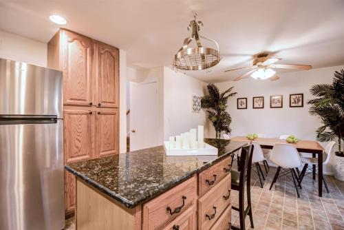 Spacious 3-story Townhome 40 Minutes from DC Pet-Friendly, Fast WiFi, Perfect in Sterling, USA