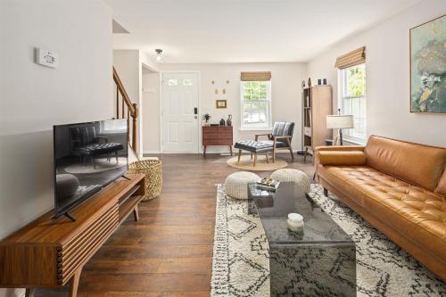 End Unit Townhome with in No VA, 40 Mins to DC, Pets OK in Sterling, USA