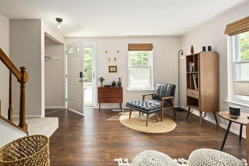 End Unit Townhome with in No VA, 40 Mins to DC, Pets OK in Sterling, USA