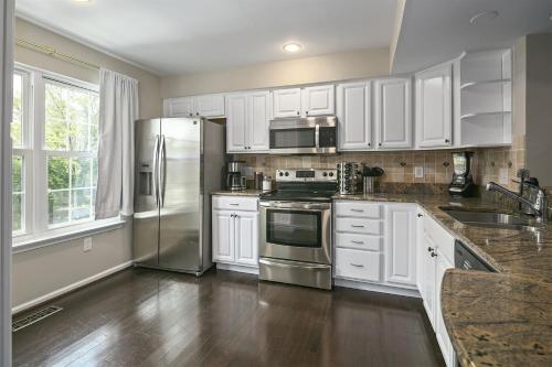 Sleeps 6, Nature trails, 40 Mins to DC, 2 cars MAX, Sterling (Foto 2)