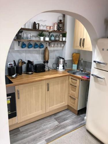 Charming, Bright, Hilltop Apartment., Hastings (photo 6)