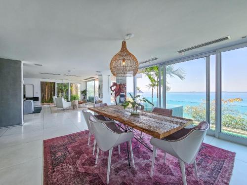 Facilities, Linda casa no Joa, com vista incrivel do mar do Rio in Rio De Janeiro