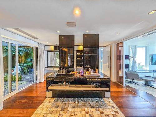 Bathroom, Linda casa no Joa, com vista incrivel do mar do Rio in Rio De Janeiro