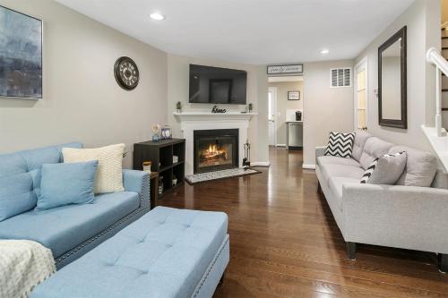 Townhome - Near DC, Family-Friendly, Superhost Support