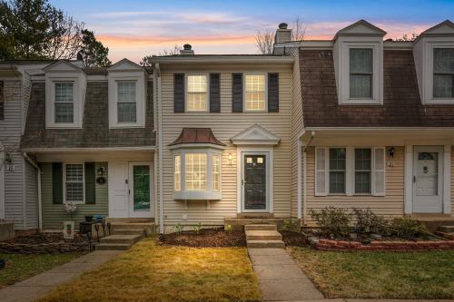 Townhome - Near DC, Family-Friendly, Superhost Support