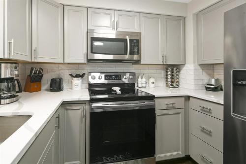 Townhome - Near DC, Family-Friendly, Superhost Support