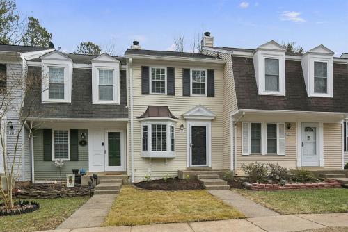 Townhome - Near DC, Family-Friendly, Superhost Support