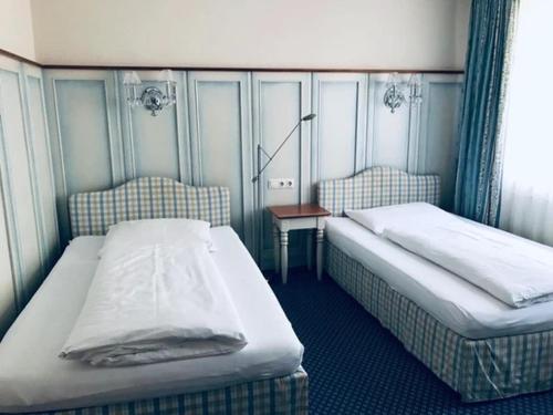 2 queen beds