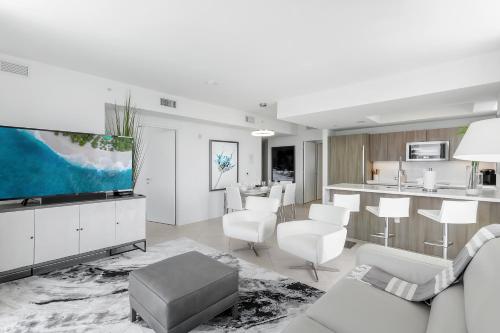 10th fl, modern, pool, gym, inter-coastal view in Fort Lauderdale, USA