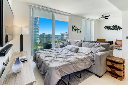 11th fl, modern, pool, gym in Fort Lauderdale, USA