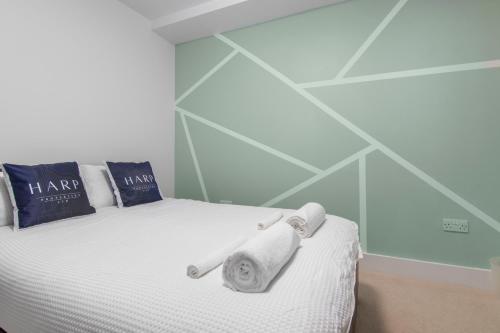 Luxury Apartment in Town Centre with Free Gated Parking