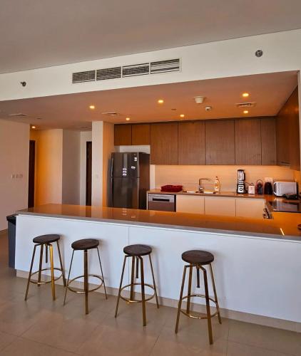 Amazing 4-bedroom Apartment, Дубай (фото 3)