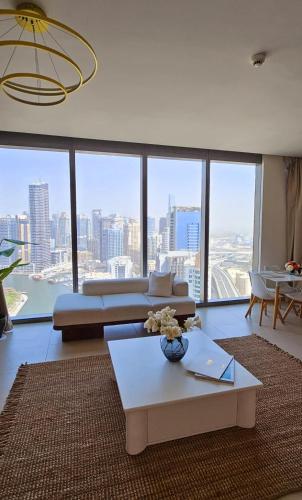 Amazing 4-bedroom Apartment, Дубай (фото 8)