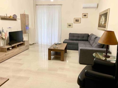 Alexa's Downtown Apartment, Atenas