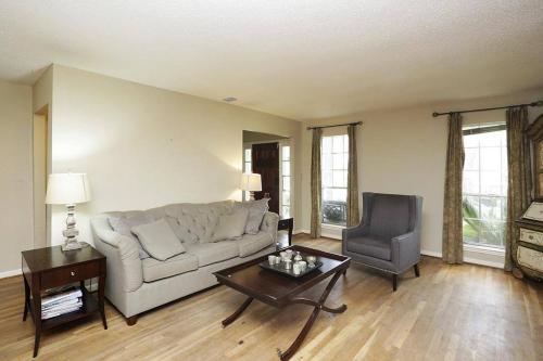 3 bedroom home- Cypress, Luxury Beds in Houston, USA
