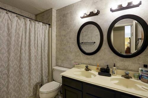 3 bedroom home- Cypress, Luxury Beds in Houston, USA