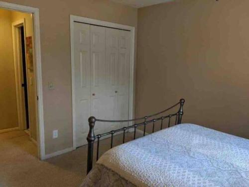 3 bedroom home- Cypress, Luxury Beds in Houston, USA
