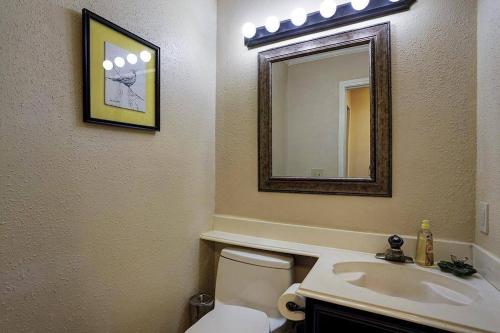 3 bedroom home- Cypress, Luxury Beds in Houston, USA