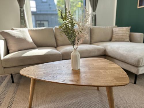 Ferienwohnung-Parkplatz-Balkon-Küche-Aufzug-SmartTV-Waschtrockner, Erlangen (fotografie 6)