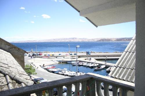  Apartments Lina in Karlobag