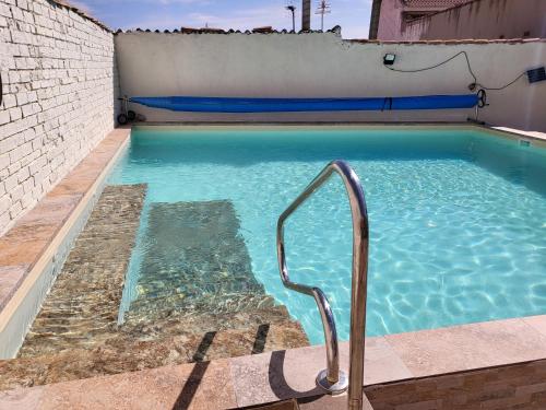 Casa Rural Oasis, una casa rural en Puertollano, agradable, con Piscina en zona tranquila