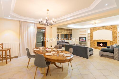 Luxury appartment 10 minutes from Thessaloniki ,for 8-23 people and gatherings
