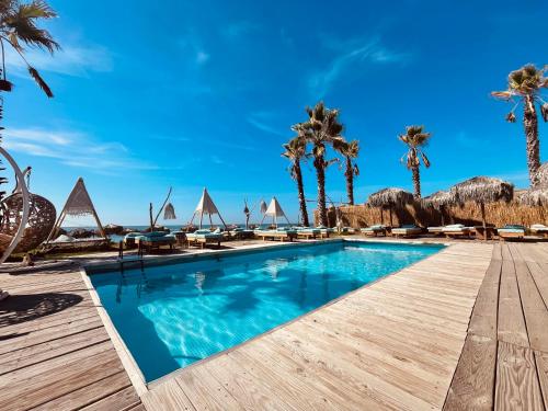 Úszómedence, Athena Sea front Apartment, Parking & Pool in Castel Volturno