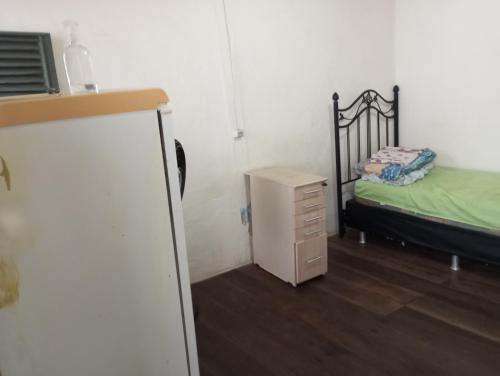 Single Room image 4