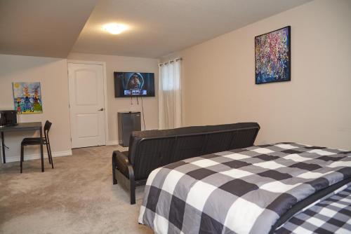 Fully Furnished En-Suite Basement