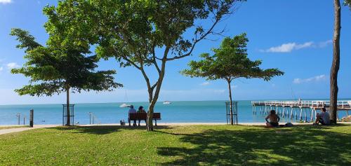 Villa Venezia Apt 3 - Spacious Hervey Bay beachfront apartment