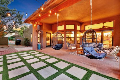 Three Bedroom, Amazing Views, Hot Tub and Pets Allowed, Close to Chapel of the Holy Cross and Chapel Hill, less than 1mi to Trailheads, Sedona