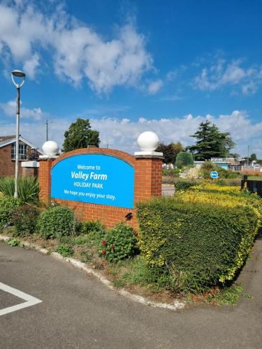 Modern Family Caravan with WiFi at Valley Farm, Clacton-on-Sea 2
