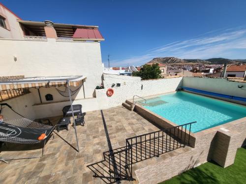 Casa Rural Oasis, una casa rural en Puertollano, agradable, con Piscina en zona tranquila