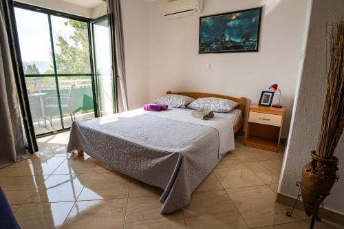 Apartmani Kremena small beach 200m