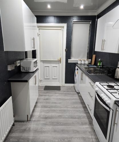 FM Homes & Apartments 3 Bedroom House Motherwell in Мазеруелл