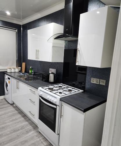 FM Homes & Apartments 3 Bedroom House Motherwell in Мазеруелл