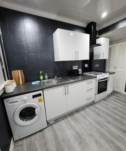 FM Homes & Apartments 3 Bedroom House Motherwell in Мазеруелл