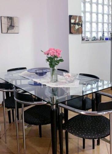 Lovely 2-bedroom rental apartment in Tirana center, Tirana (photo 3)