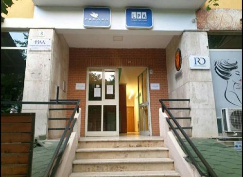 Lovely 2-bedroom rental apartment in Tirana center, Tirana (photo 7)