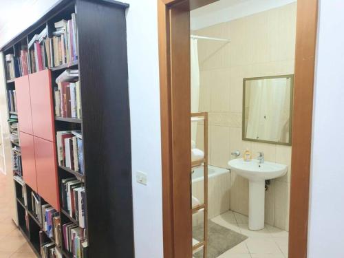 Lovely 2-bedroom rental apartment in Tirana center, Tirana (photo 10)
